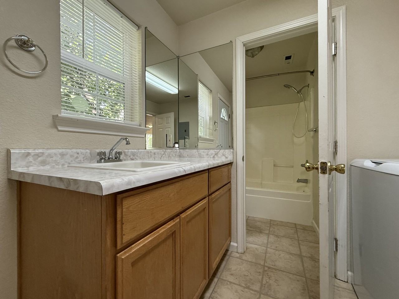 592 E 5th Ave #1 - Photo 7 of 16