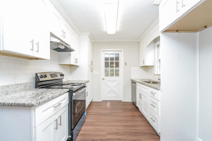 4136 Moore Rd - Photo 7 of 20