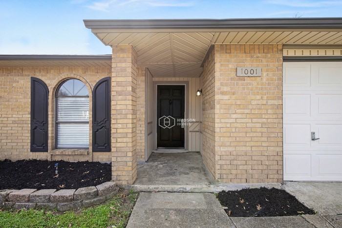 1001 Clark Trl - Photo 2 of 24