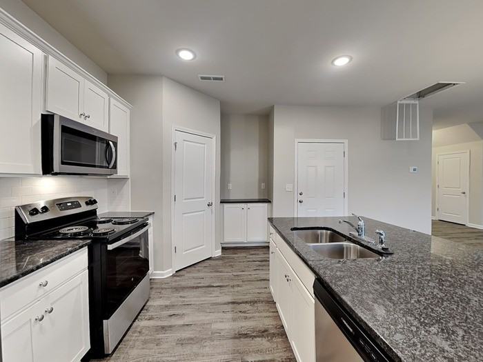 766 Pointe Andrews Dr - Photo 5 of 18