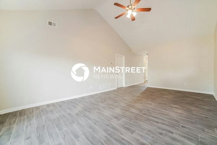 4290 Carroll Dr W - Photo 4 of 16