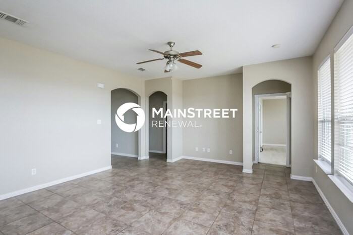 209 Kennedy Dr - Photo 5 of 16