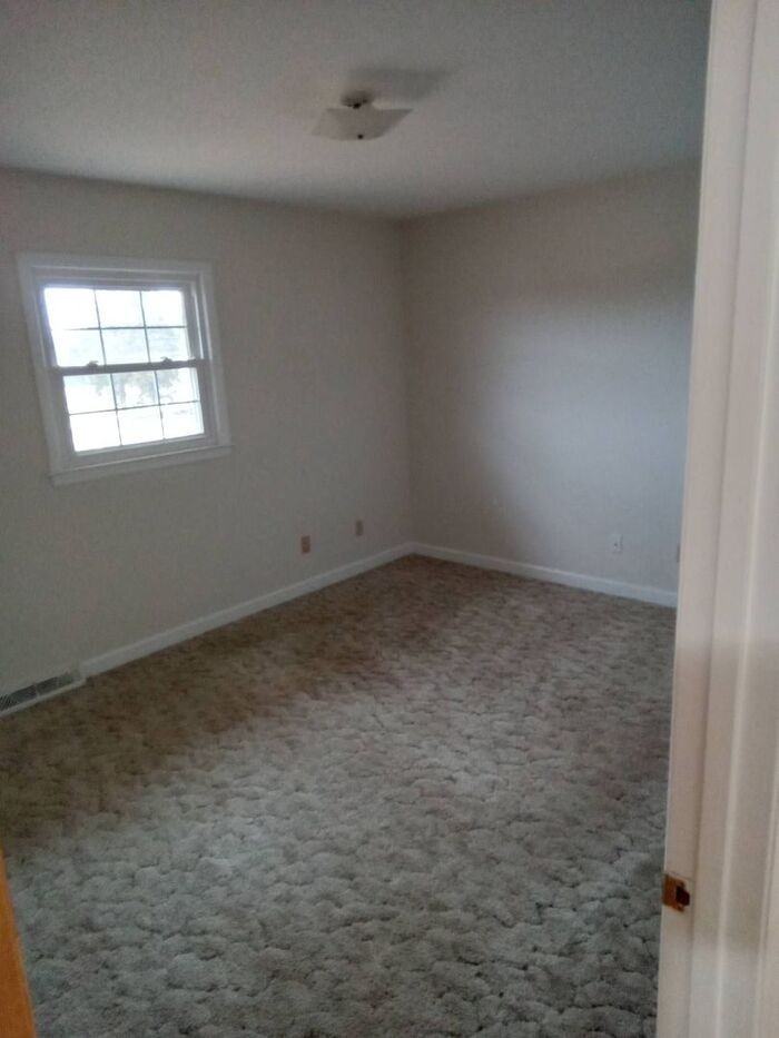 7914 Mill Grove Rd - Photo 5 of 14