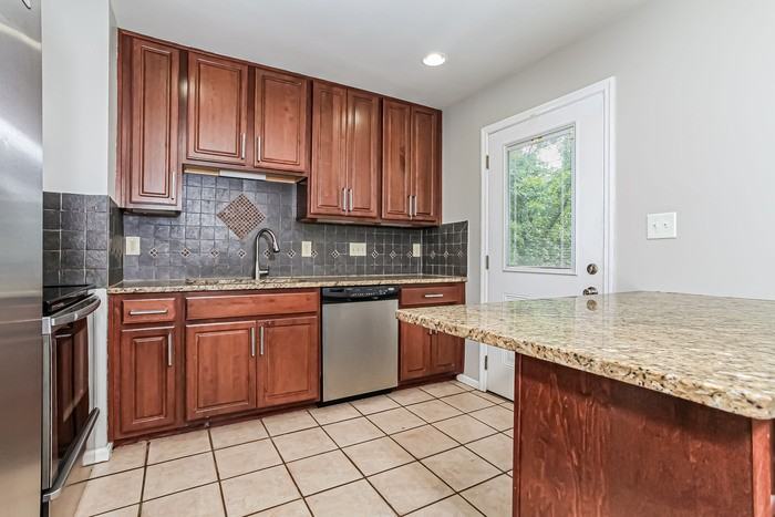 2557 Berthbrook Dr - Photo 6 of 12