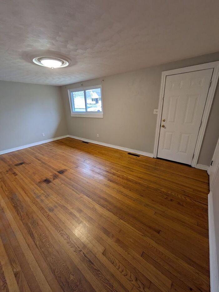 402 11th Ave Se - Photo 2 of 12