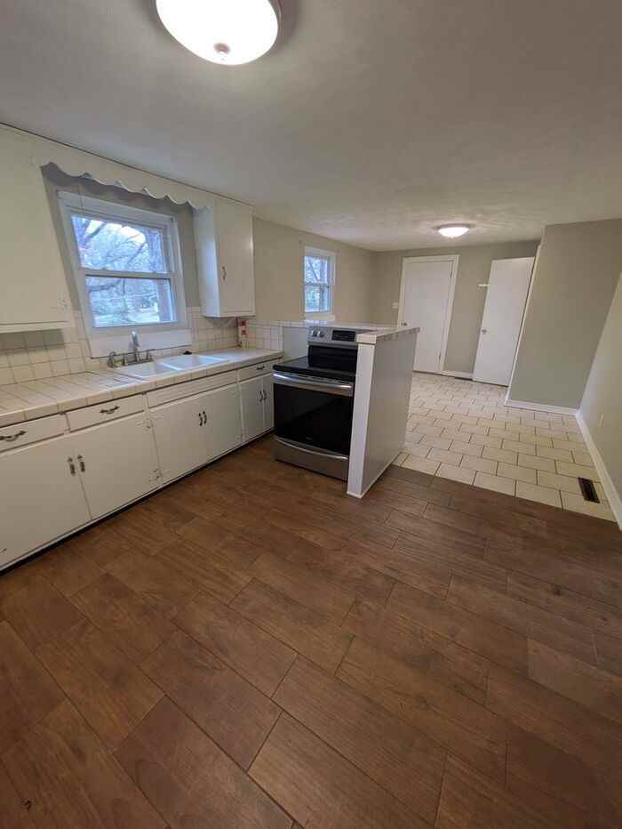 402 11th Ave Se - Photo 5 of 12