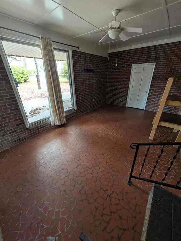 402 11th Ave Se - Photo 6 of 12