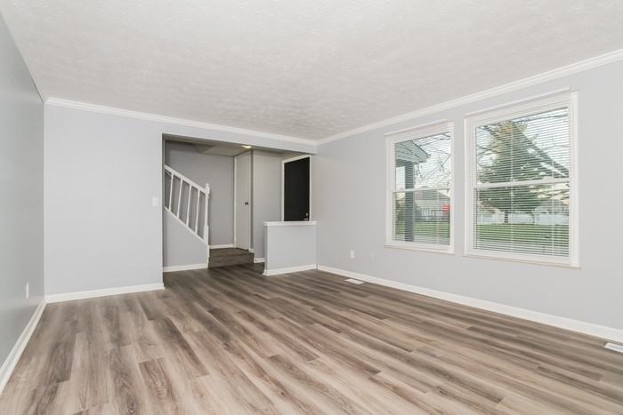 7847 Kingsgate Way - Photo 5 of 13