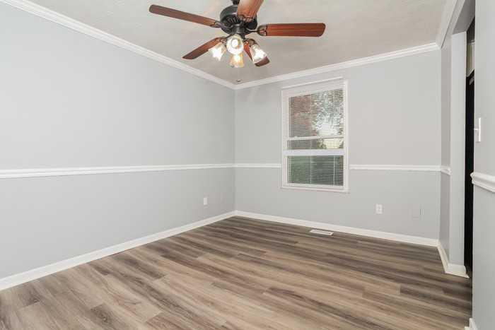 7847 Kingsgate Way - Photo 6 of 13