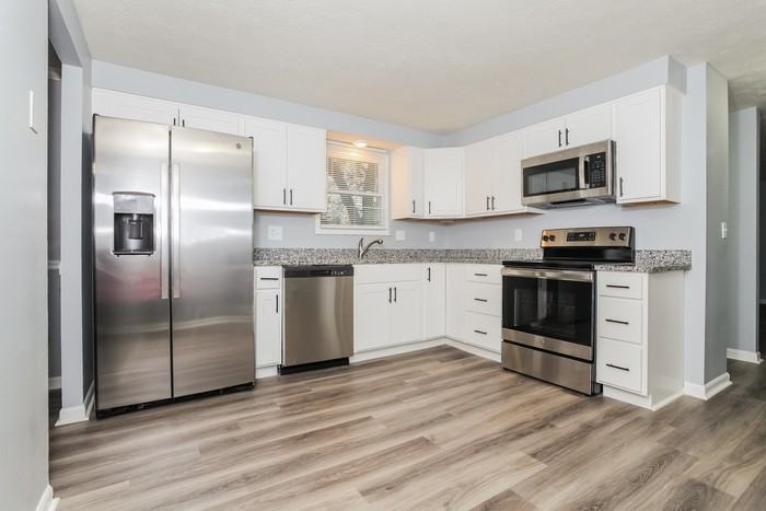 7847 Kingsgate Way - Photo 7 of 13