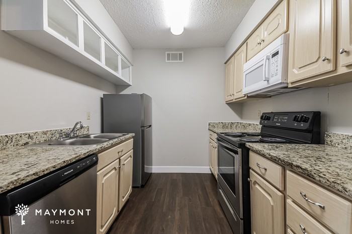 4421 Westminster Dr - Photo 6 of 14