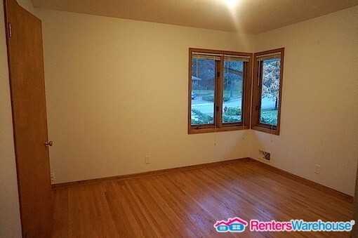 2442 Gettysburg Ave S - Photo 4 of 11