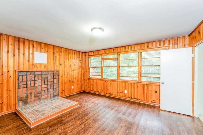 825 Park Dr - Photo 4 of 12