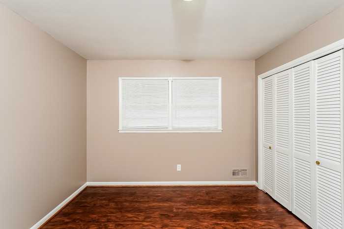 825 Park Dr - Photo 7 of 12