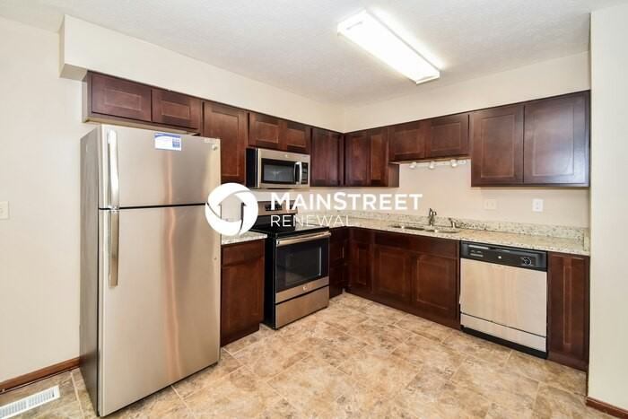 2800 Summerfield Dr - Photo 3 of 15