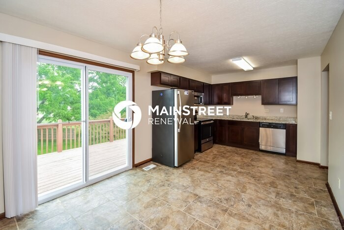 2800 Summerfield Dr - Photo 4 of 15