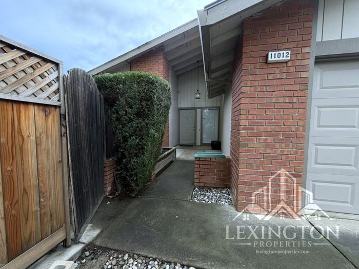 11012 Rainbow River Ct - Photo 2 of 30