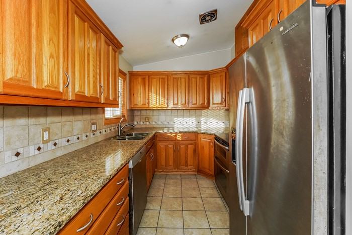 792 Hancock Cir - Photo 3 of 17