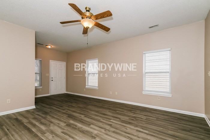 7215 Parklake Pl - Photo 5 of 18