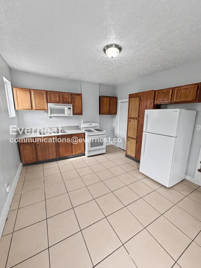 1393 Cable Ave - Photo 2 of 18