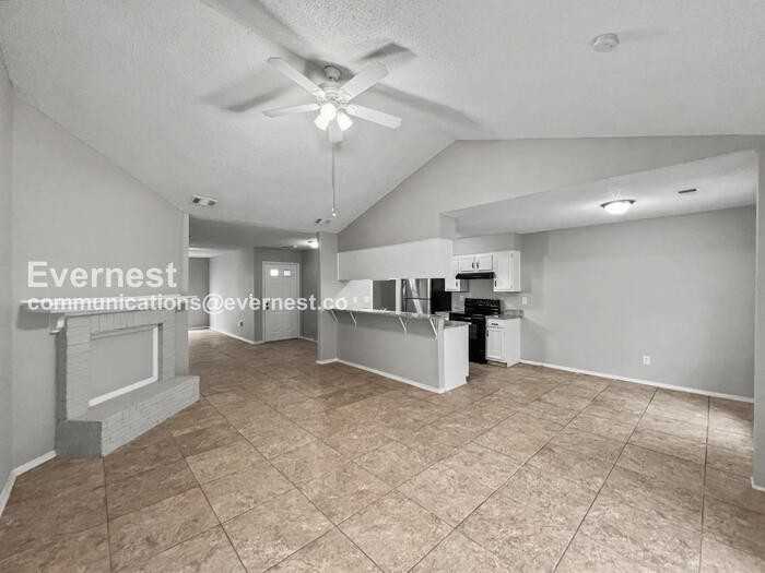 6585 Fairwood Cv - Photo 3 of 14