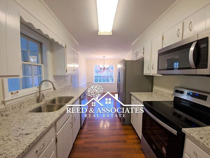 8403 Pine Valley Ln - Photo 5 of 15