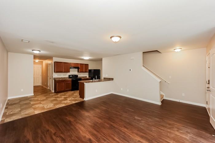 1515 Hydrangea Ln - Photo 5 of 17