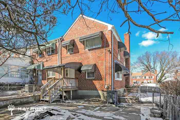 963 Masefield Rd - Photo 3 of 3