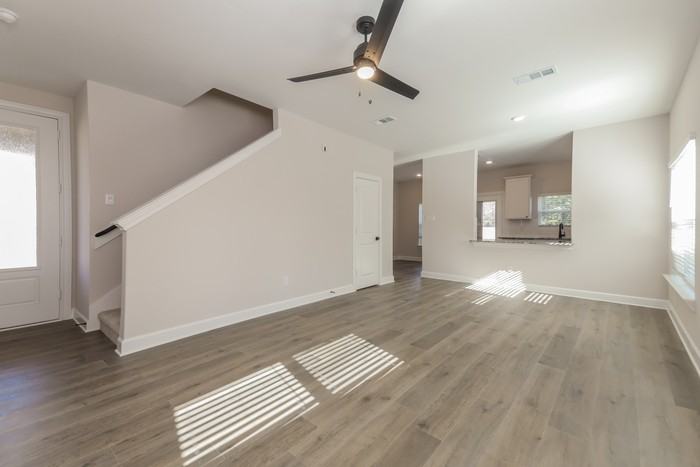 1213 Butler Ave - Photo 5 of 17