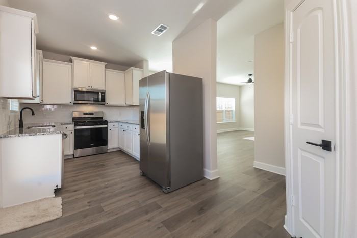 1213 Butler Ave - Photo 7 of 17