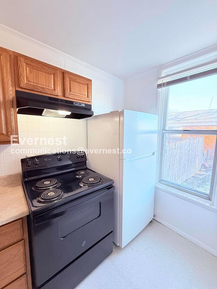 1547 Airline Ave #1 - Photo 3 of 26