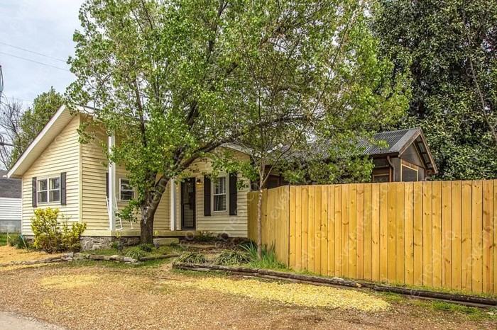 5210 Idaho Ave - Photo 2 of 9