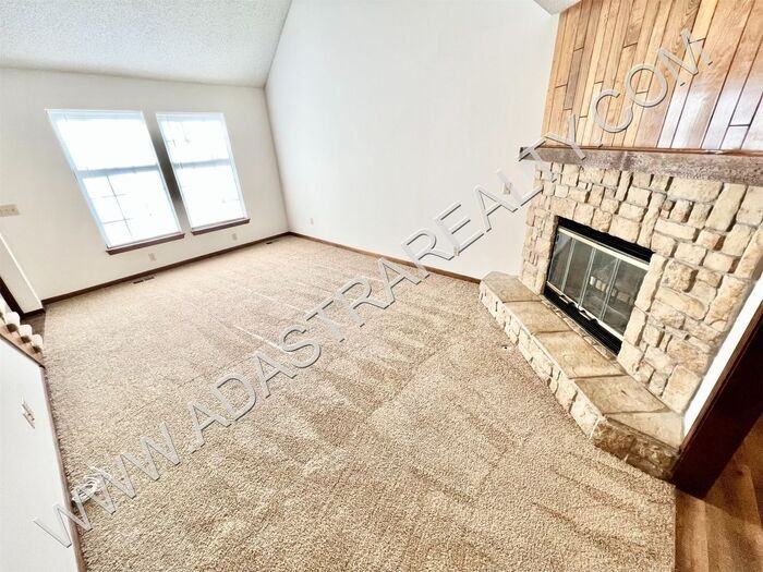 6628 W 149th Ter - Photo 2 of 23