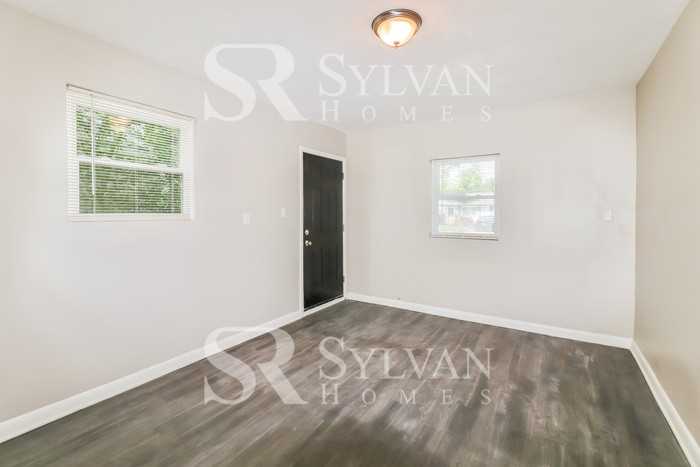 520 King George Rd - Photo 3 of 15