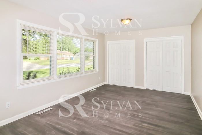 520 King George Rd - Photo 5 of 15