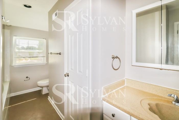 520 King George Rd - Photo 7 of 15