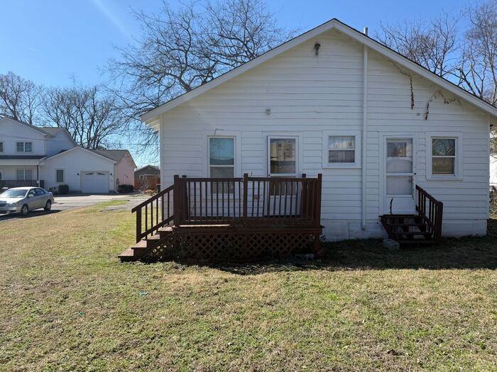 313 S Locust Ave #B - Photo 3 of 17