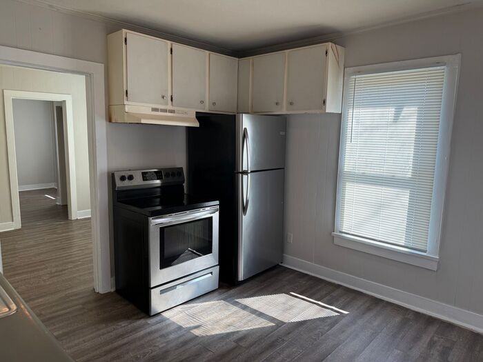 313 S Locust Ave #B - Photo 5 of 17