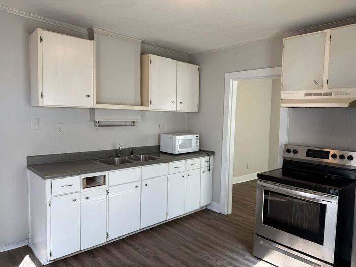 313 S Locust Ave #B - Photo 7 of 17