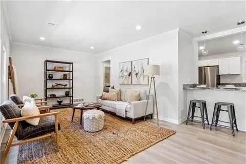 872 Glenway Dr #NA - Photo 3 of 10