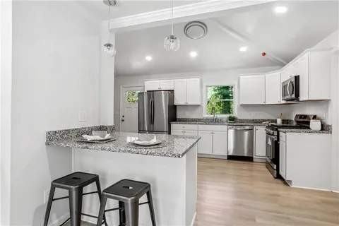 872 Glenway Dr #NA - Photo 2 of 10