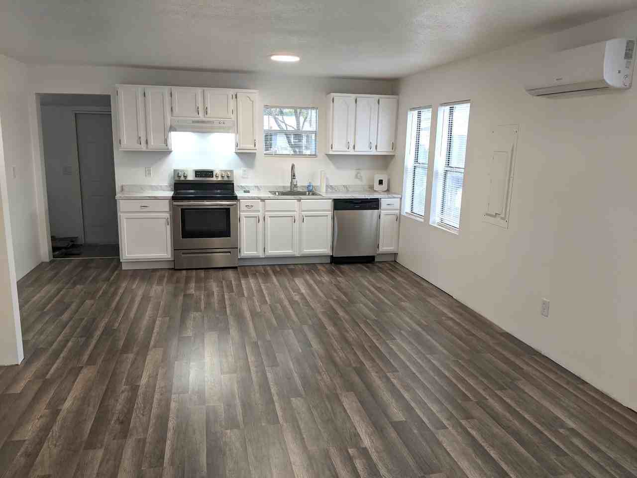 898 Se Saint Johns St #NA - Photo 2 of 6