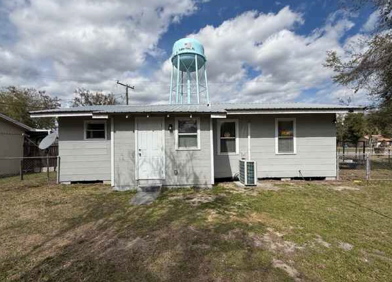 898 Se Saint Johns St #NA - Photo 6 of 6