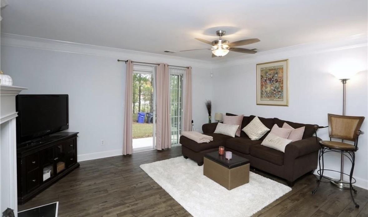 722 Crestwell Cir Sw #722 - Photo 2 of 8