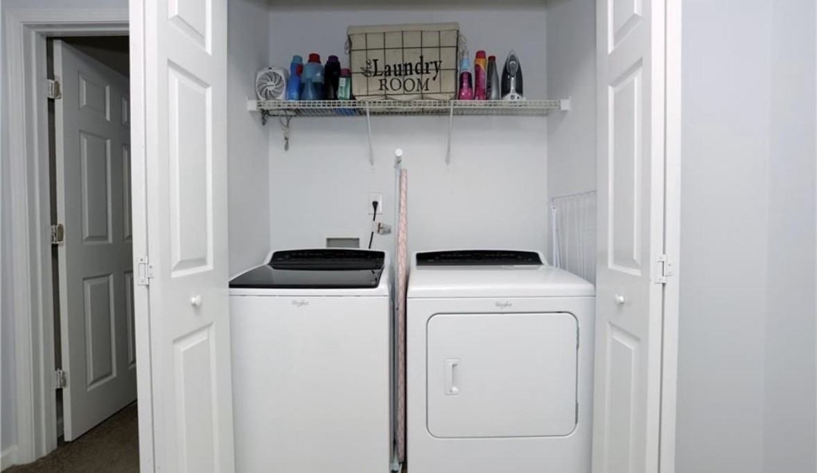 722 Crestwell Cir Sw #722 - Photo 3 of 8