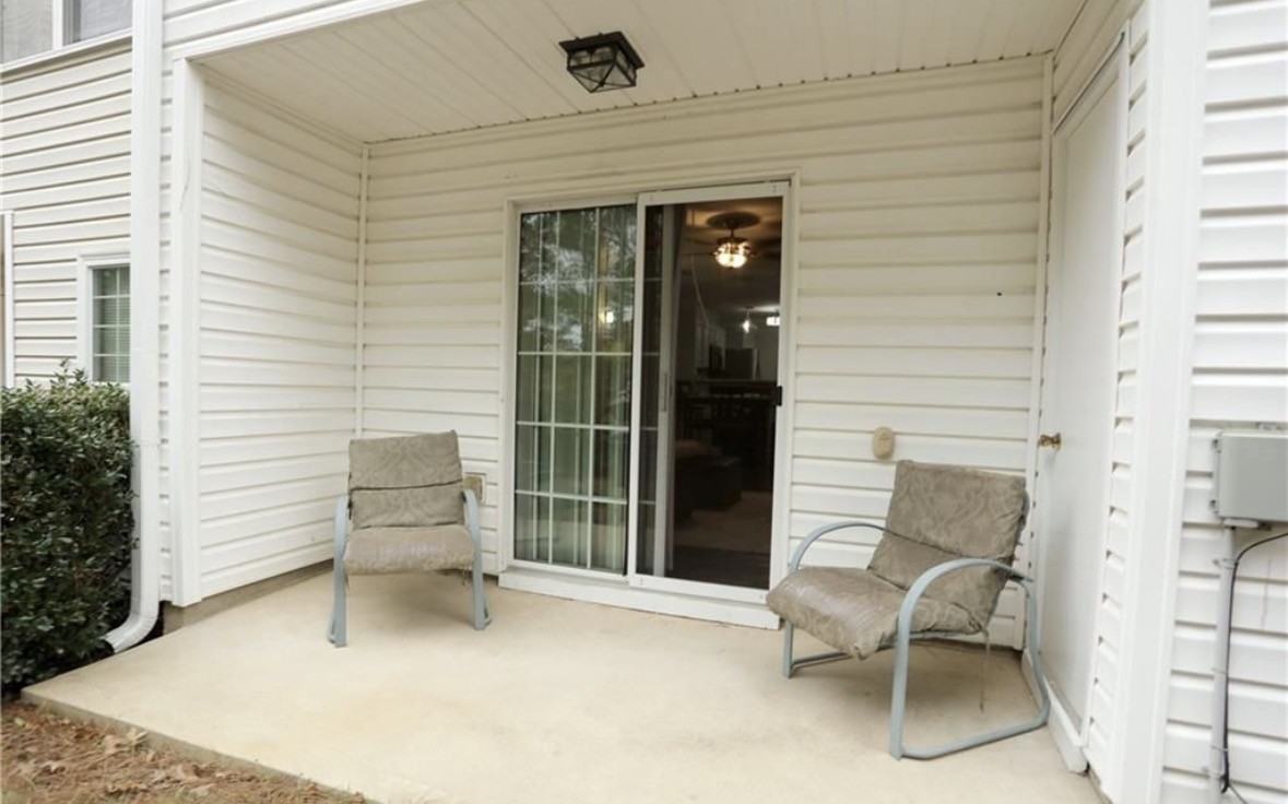 722 Crestwell Cir Sw #722 - Photo 5 of 8