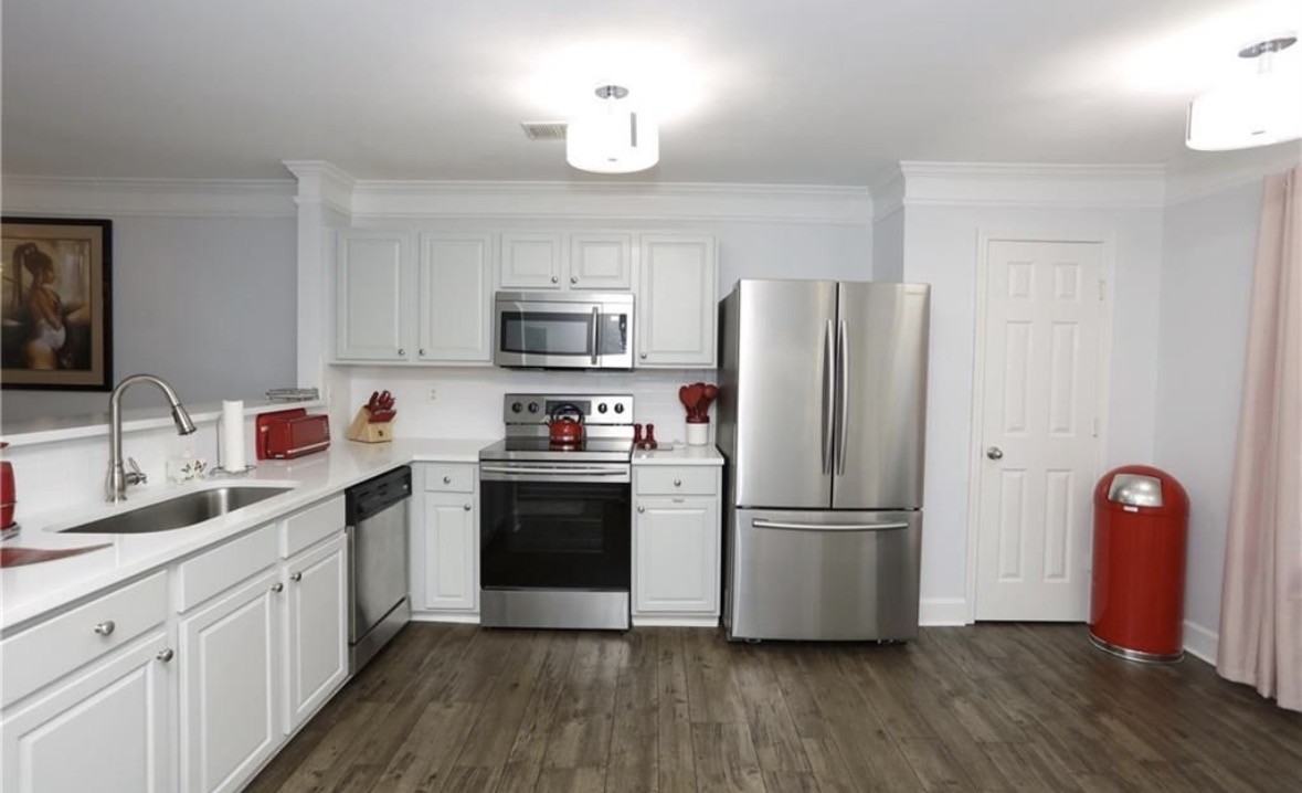 722 Crestwell Cir Sw #722 - Photo 6 of 8