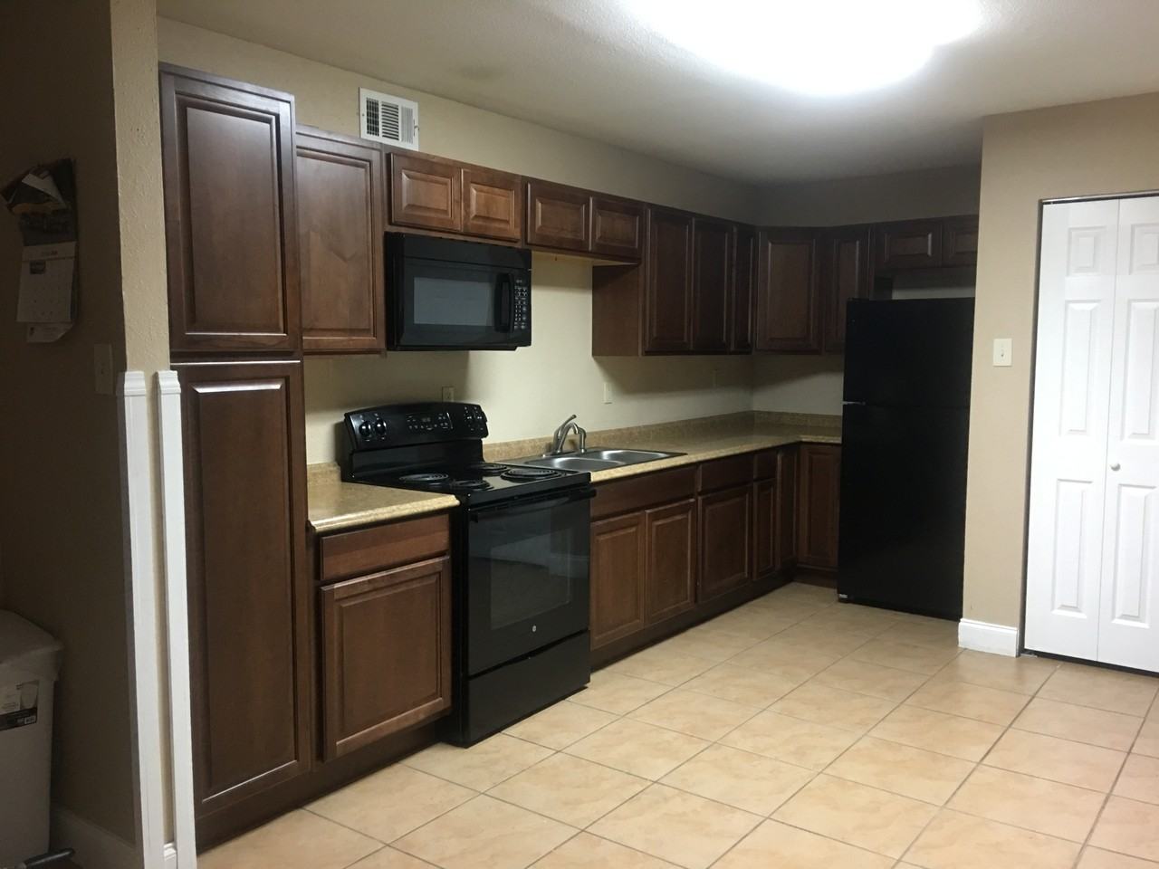 2110 Willow St #C - Photo 3 of 5