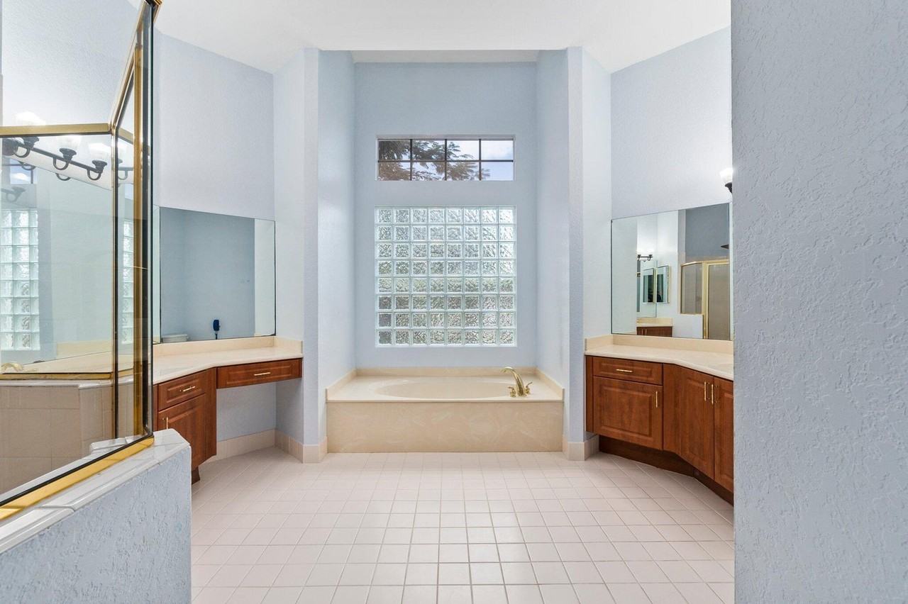 104 Nw Rockbridge Ct #NA - Photo 6 of 19