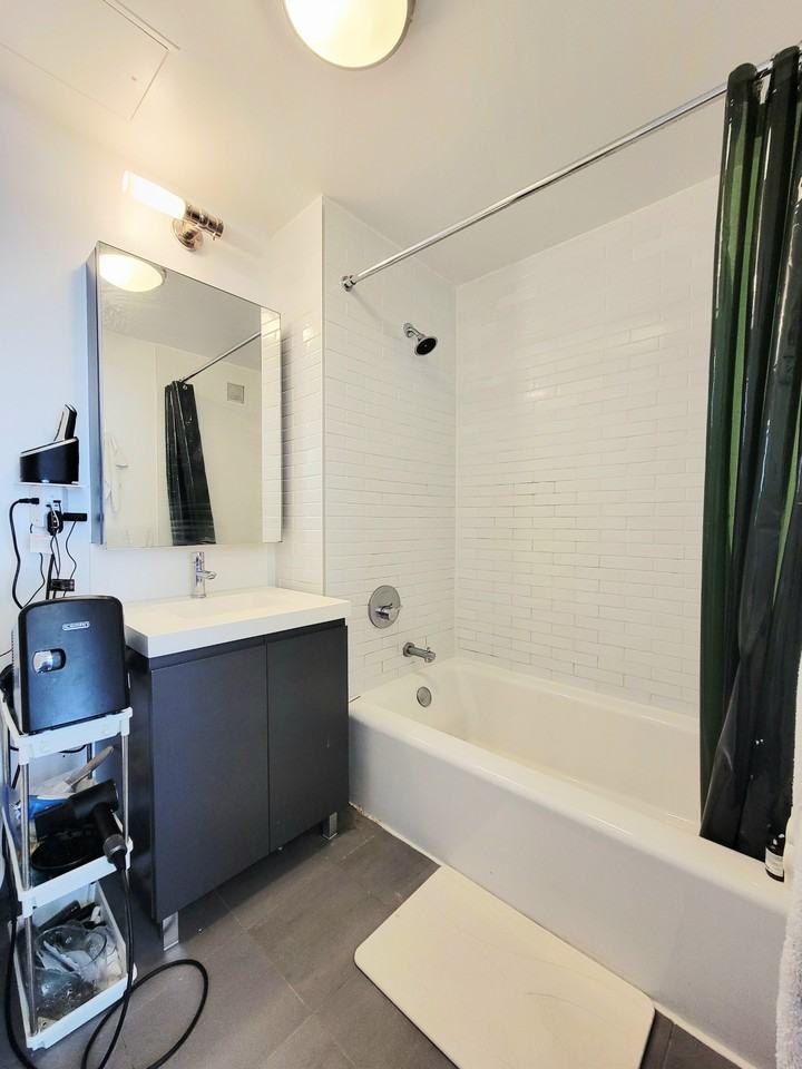 112 50th Ave #806W - Photo 7 of 19